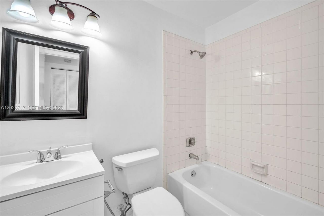 10369 NW 8th St , Unit 204, Pembroke Pines, FL 33026 Photo
