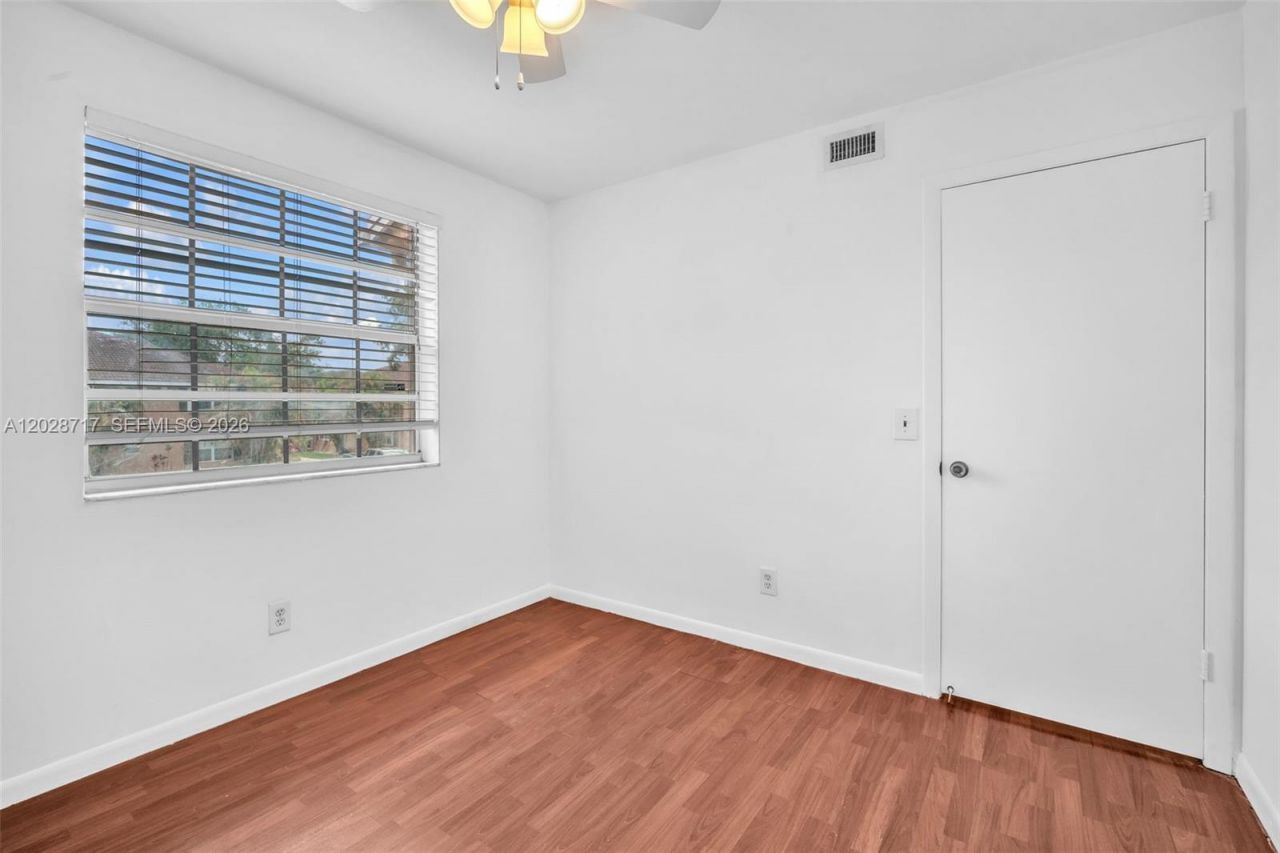 10369 NW 8th St , Unit 204, Pembroke Pines, FL 33026 Photo