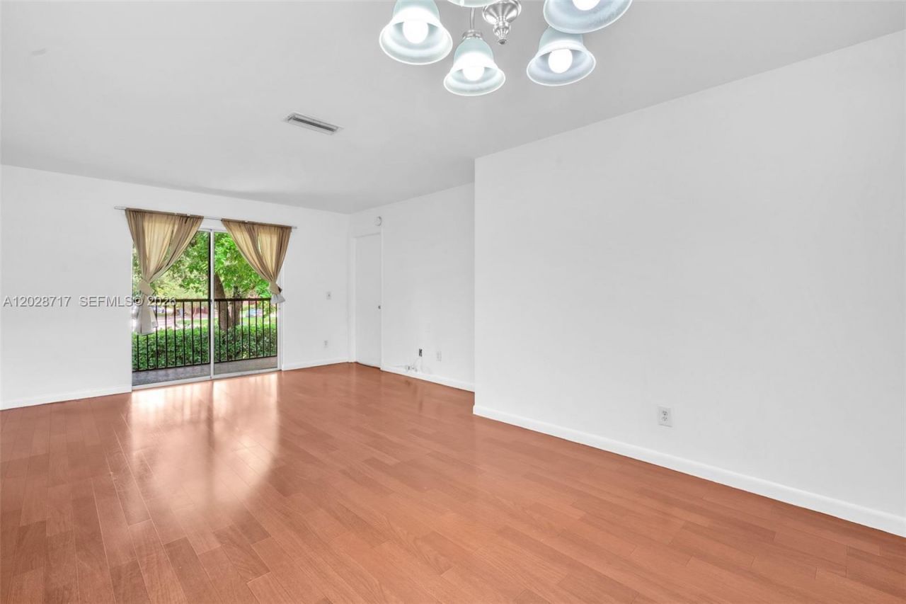 10369 NW 8th St , Unit 204, Pembroke Pines, FL 33026 Photo