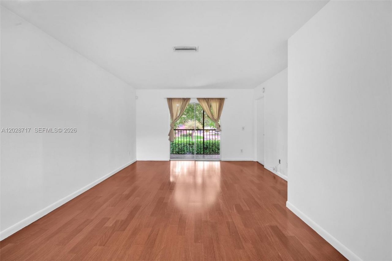 10369 NW 8th St , Unit 204, Pembroke Pines, FL 33026 Photo