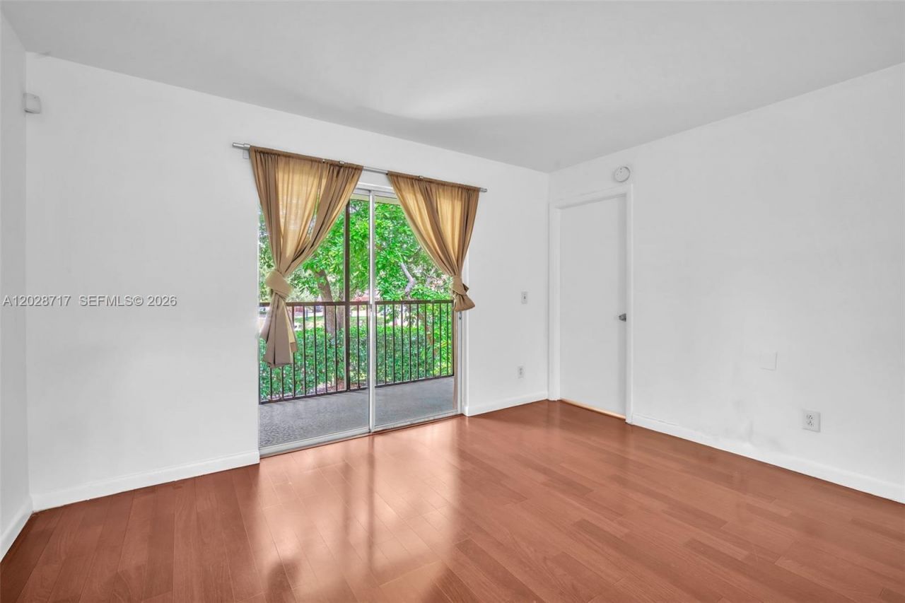 10369 NW 8th St , Unit 204, Pembroke Pines, FL 33026 Photo