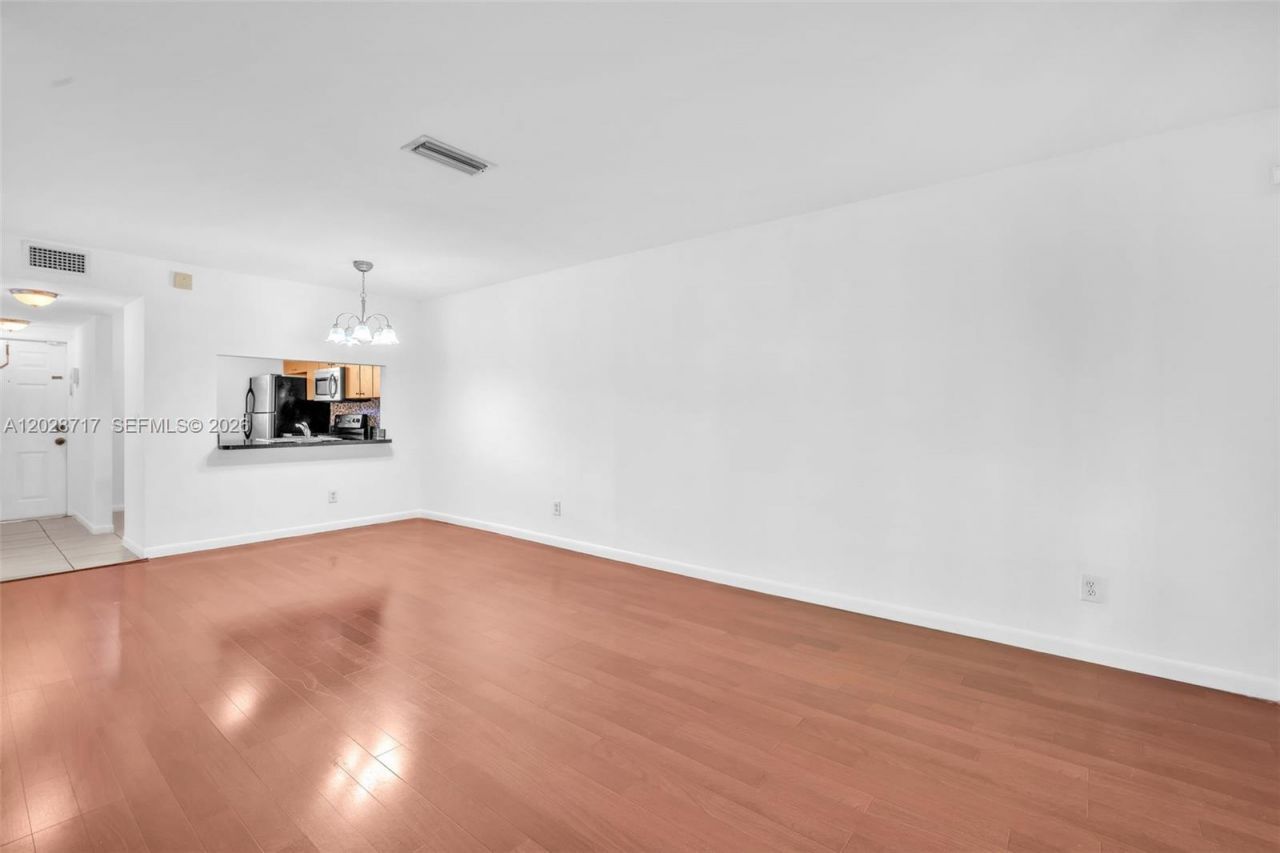 10369 NW 8th St , Unit 204, Pembroke Pines, FL 33026 Photo