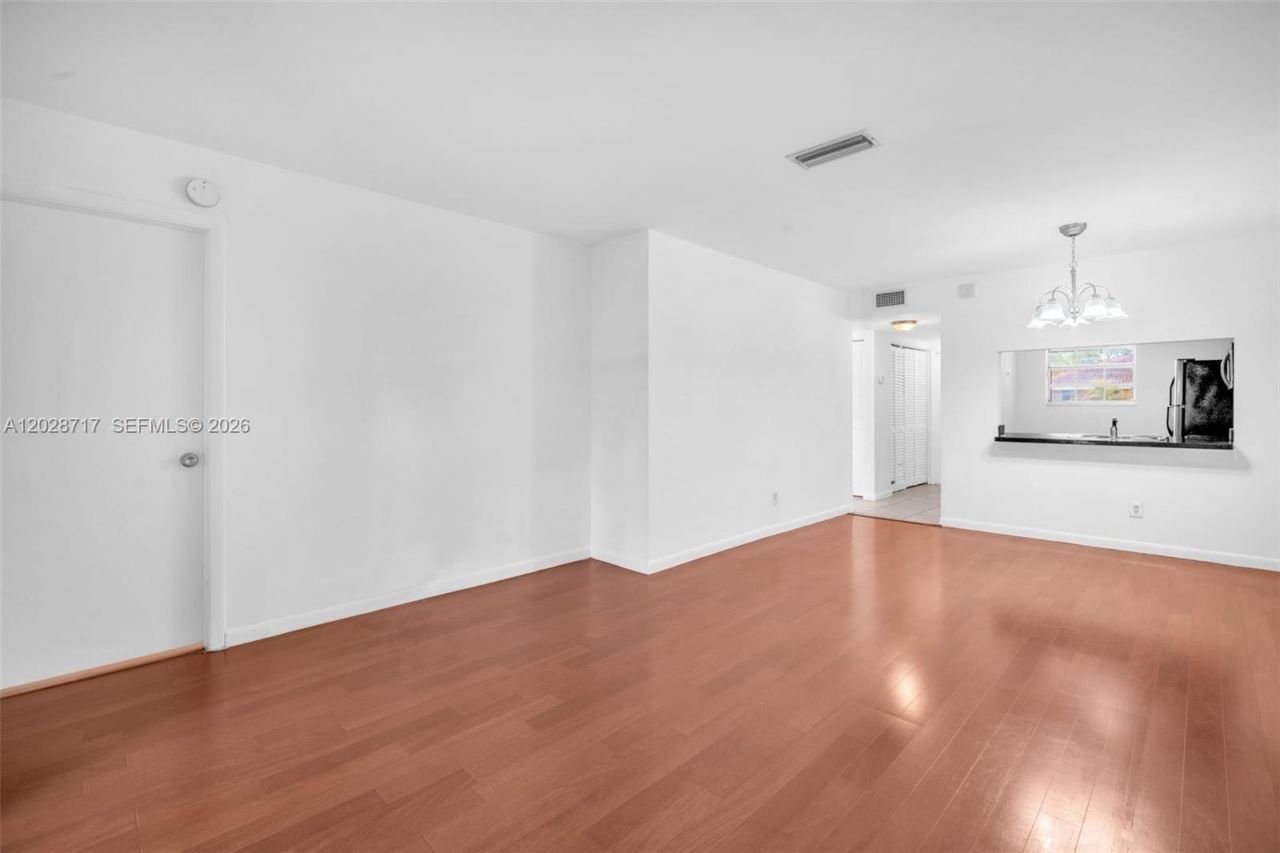 10369 NW 8th St , Unit 204, Pembroke Pines, FL 33026 Photo
