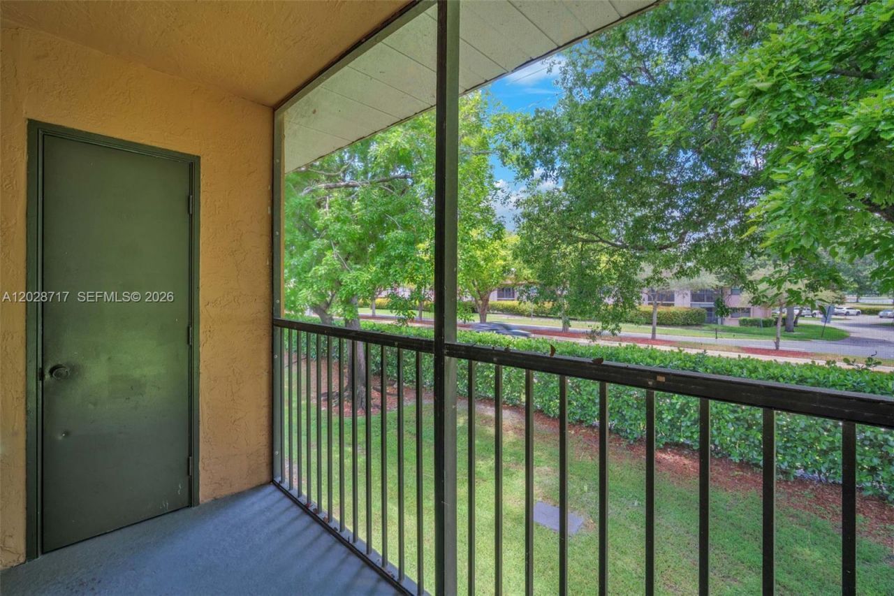 10369 NW 8th St , Unit 204, Pembroke Pines, FL 33026 Photo