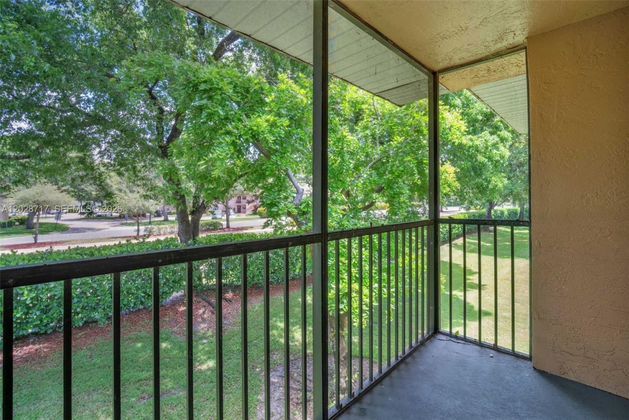 10369 NW 8th St , Unit 204, Pembroke Pines, FL 33026 Photo