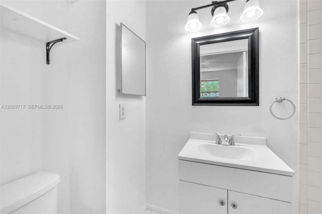 10369 NW 8th St , Unit 204, Pembroke Pines, FL 33026 Photo