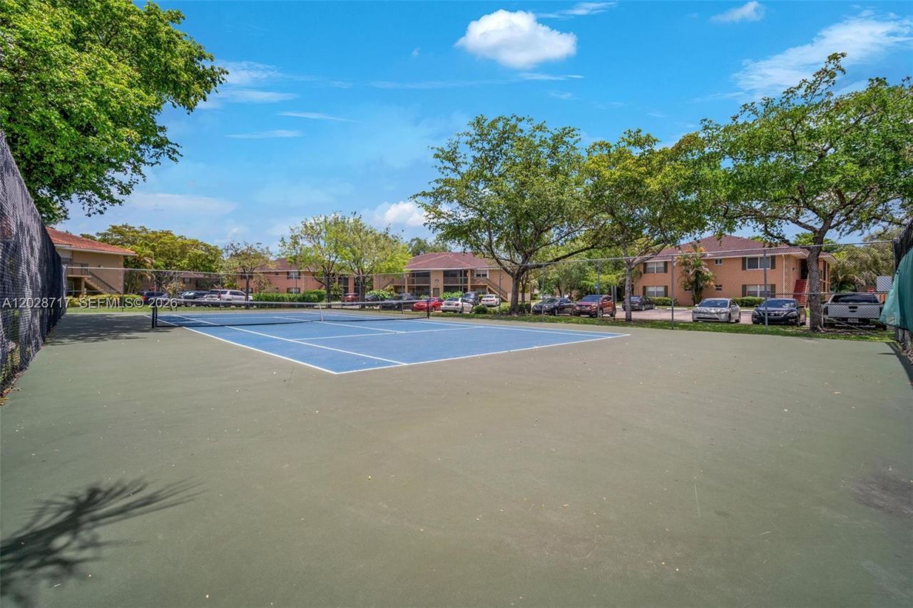 10369 NW 8th St , Unit 204, Pembroke Pines, FL 33026 Photo