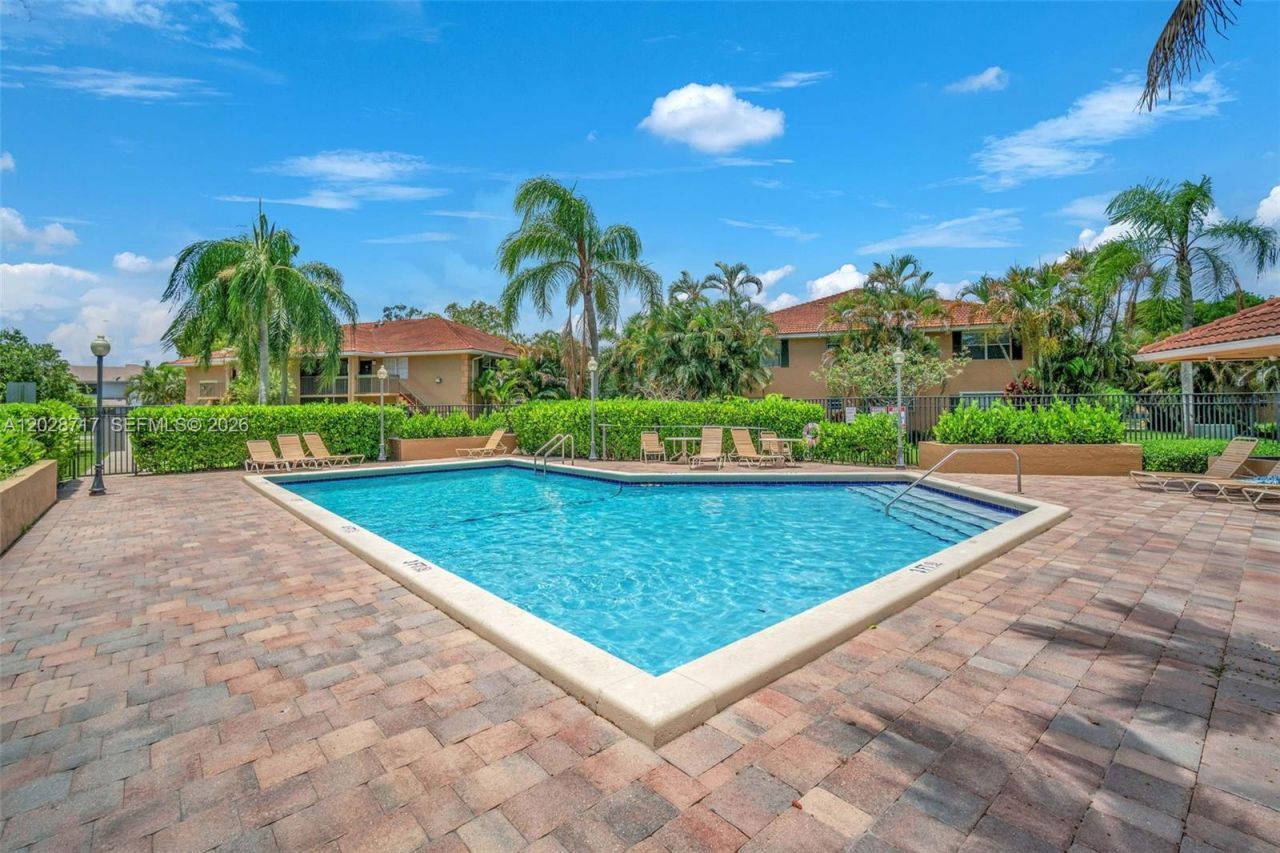 10369 NW 8th St , Unit 204, Pembroke Pines, FL 33026 Photo