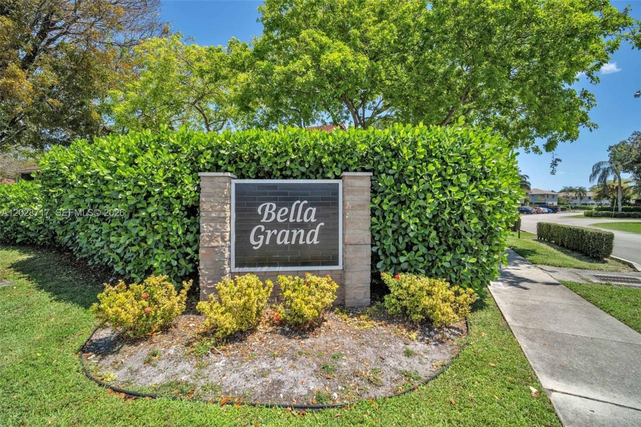 10369 NW 8th St , Unit 204, Pembroke Pines, FL 33026 Photo