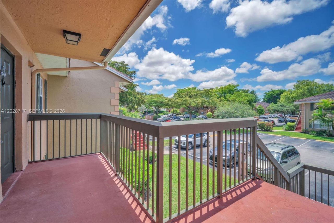 10369 NW 8th St , Unit 204, Pembroke Pines, FL 33026 Photo