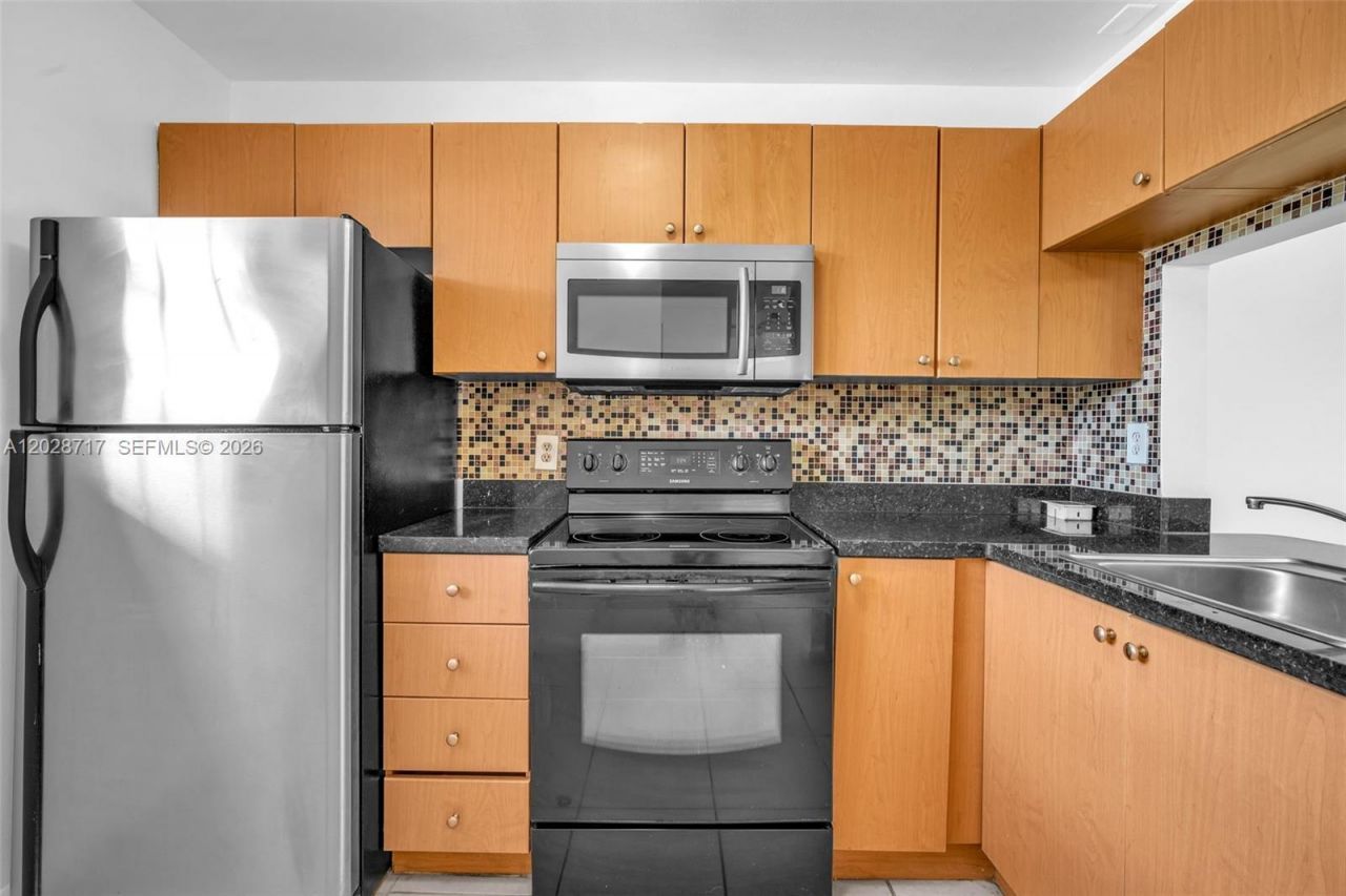 10369 NW 8th St , Unit 204, Pembroke Pines, FL 33026 Photo