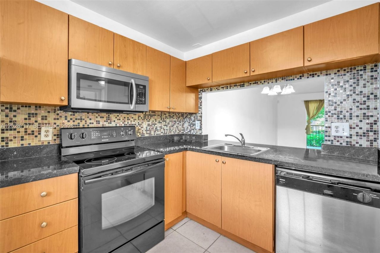 10369 NW 8th St , Unit 204, Pembroke Pines, FL 33026 Photo