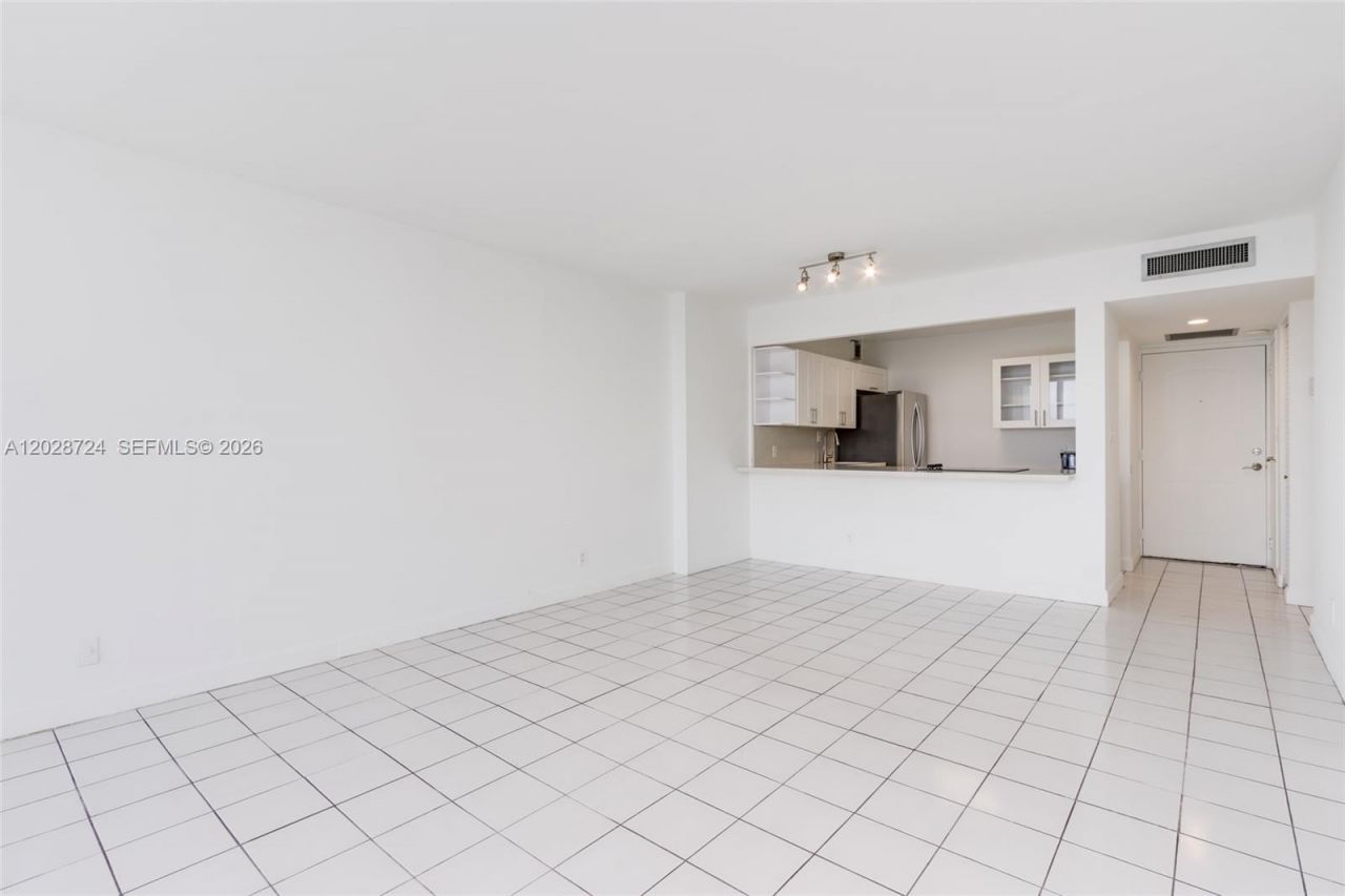 100 Bayview Dr , Unit 1102, Sunny Isles Beach, FL 33160 Photo
