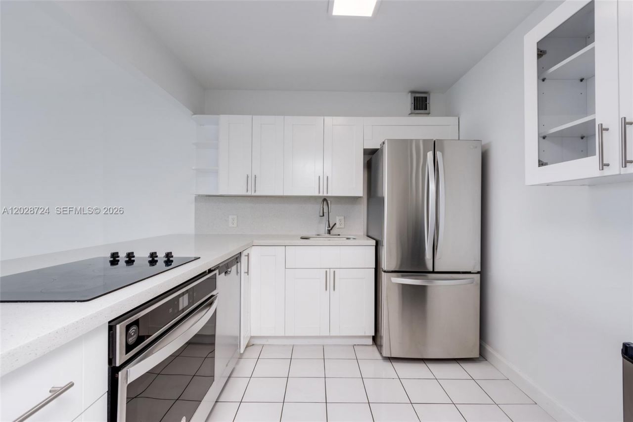 100 Bayview Dr , Unit 1102, Sunny Isles Beach, FL 33160 Photo