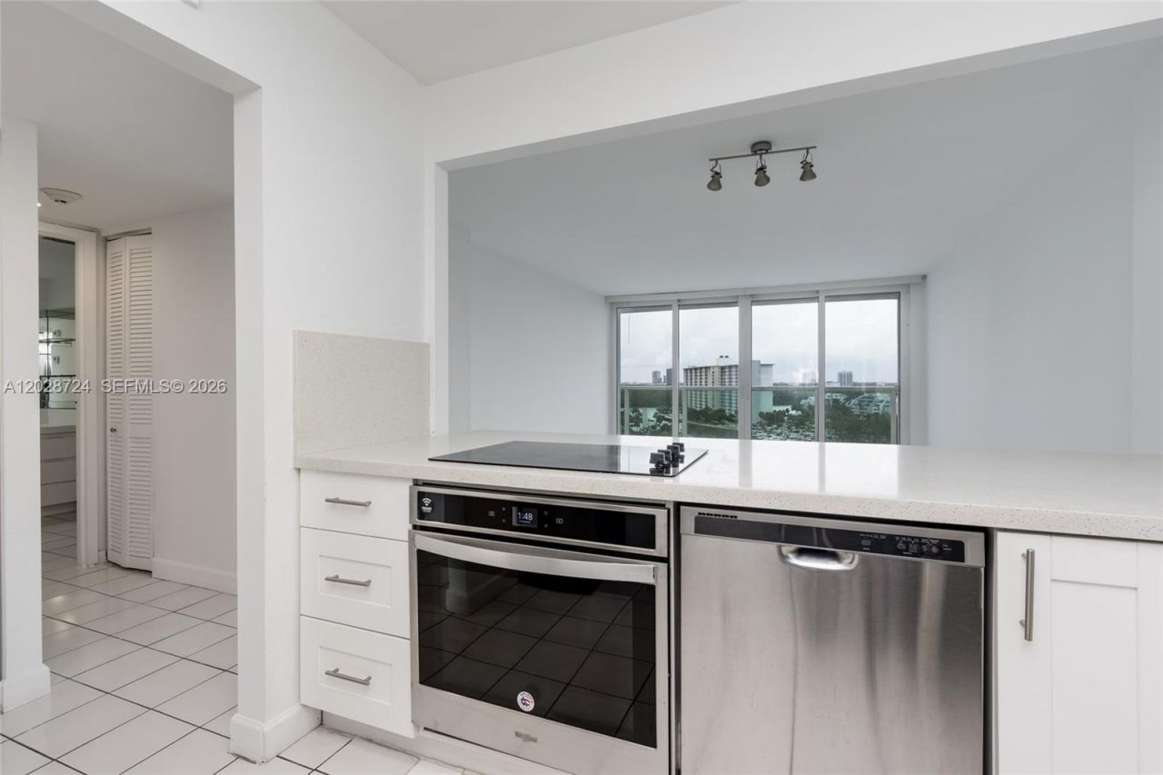 100 Bayview Dr , Unit 1102, Sunny Isles Beach, FL 33160 Photo