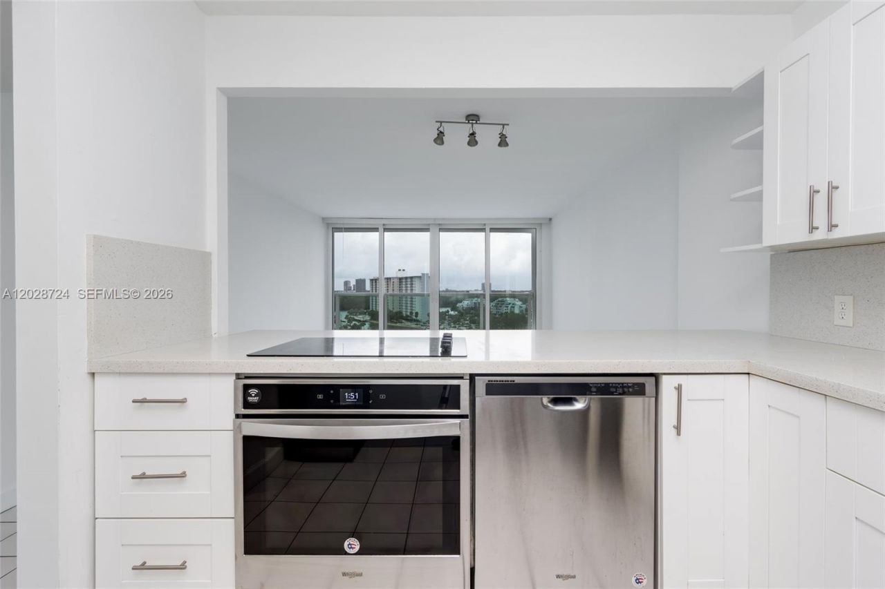 100 Bayview Dr , Unit 1102, Sunny Isles Beach, FL 33160 Photo