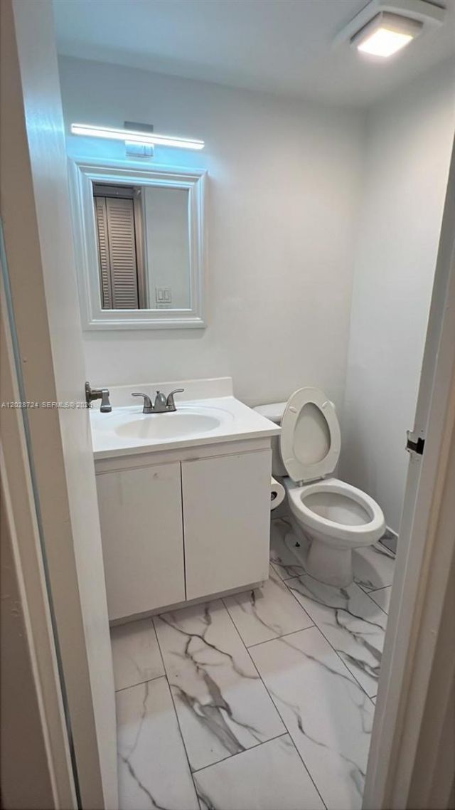 100 Bayview Dr , Unit 1102, Sunny Isles Beach, FL 33160 Photo