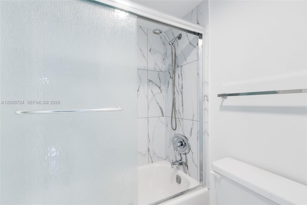 100 Bayview Dr , Unit 1102, Sunny Isles Beach, FL 33160 Photo