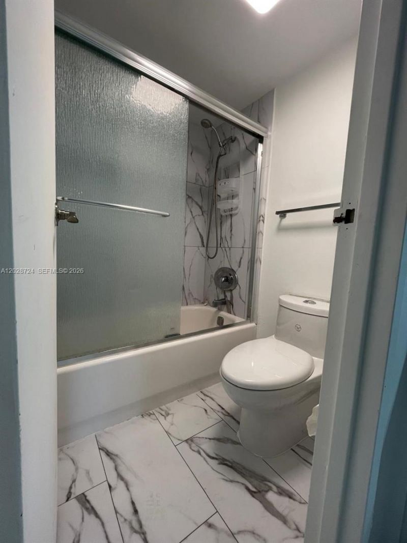 100 Bayview Dr , Unit 1102, Sunny Isles Beach, FL 33160 Photo