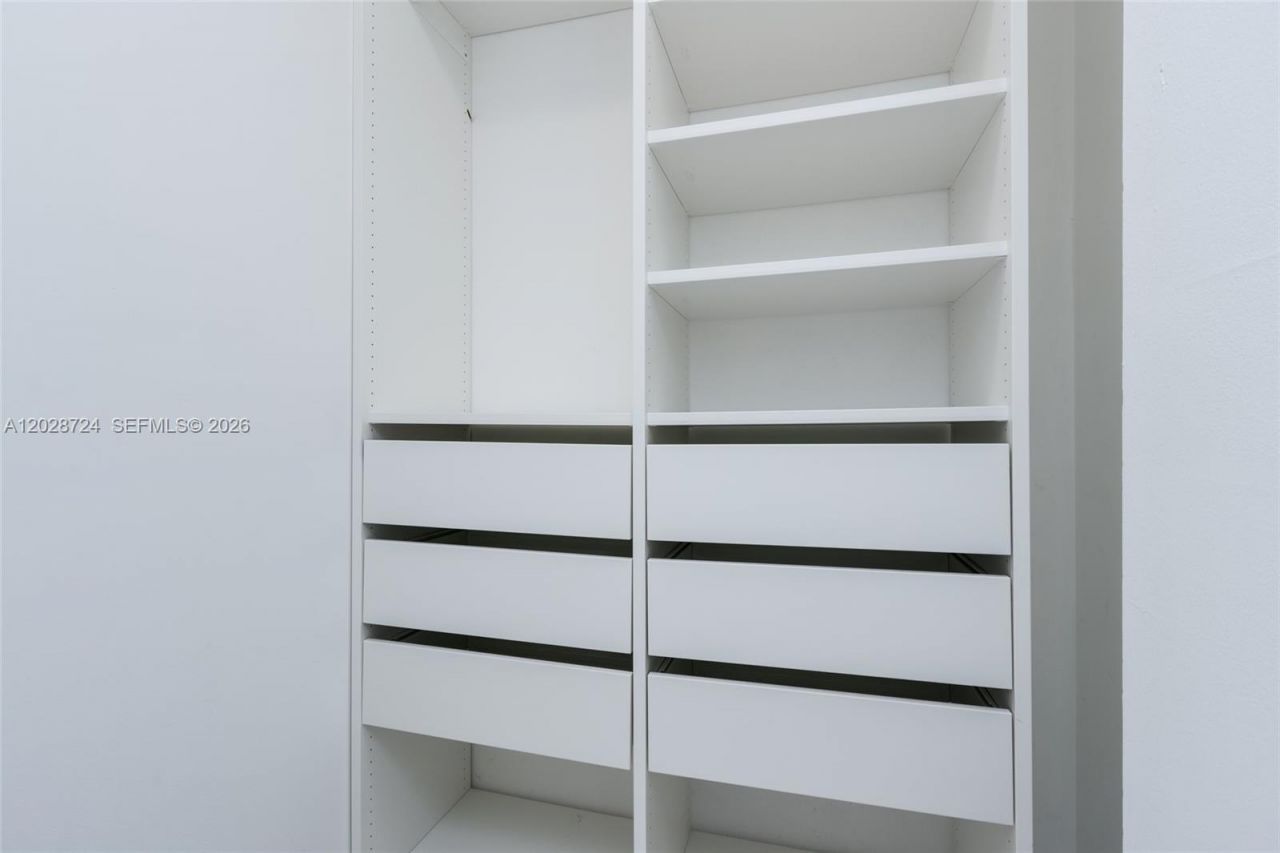 100 Bayview Dr , Unit 1102, Sunny Isles Beach, FL 33160 Photo
