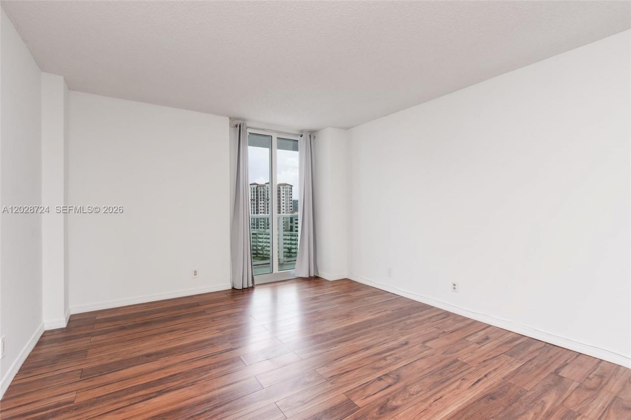 100 Bayview Dr , Unit 1102, Sunny Isles Beach, FL 33160 Photo