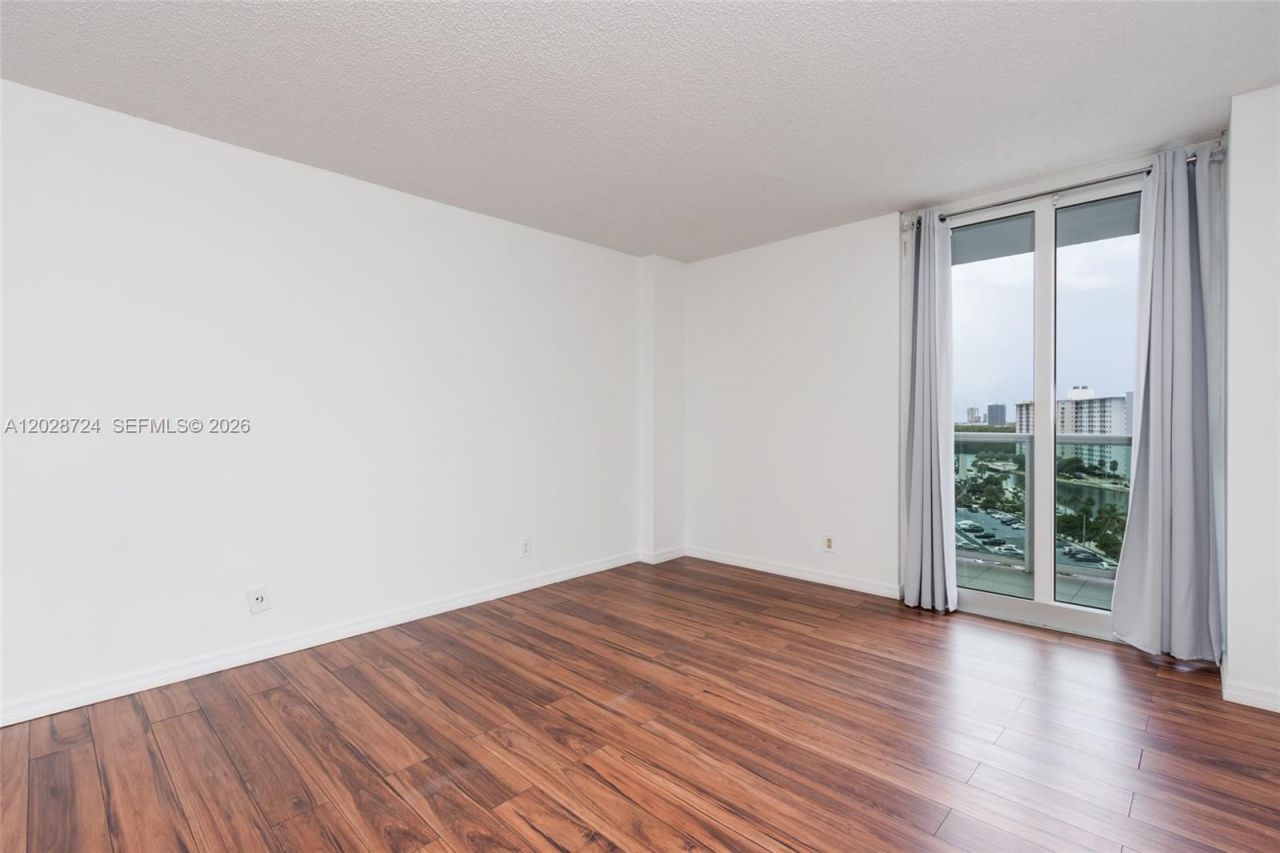 100 Bayview Dr , Unit 1102, Sunny Isles Beach, FL 33160 Photo