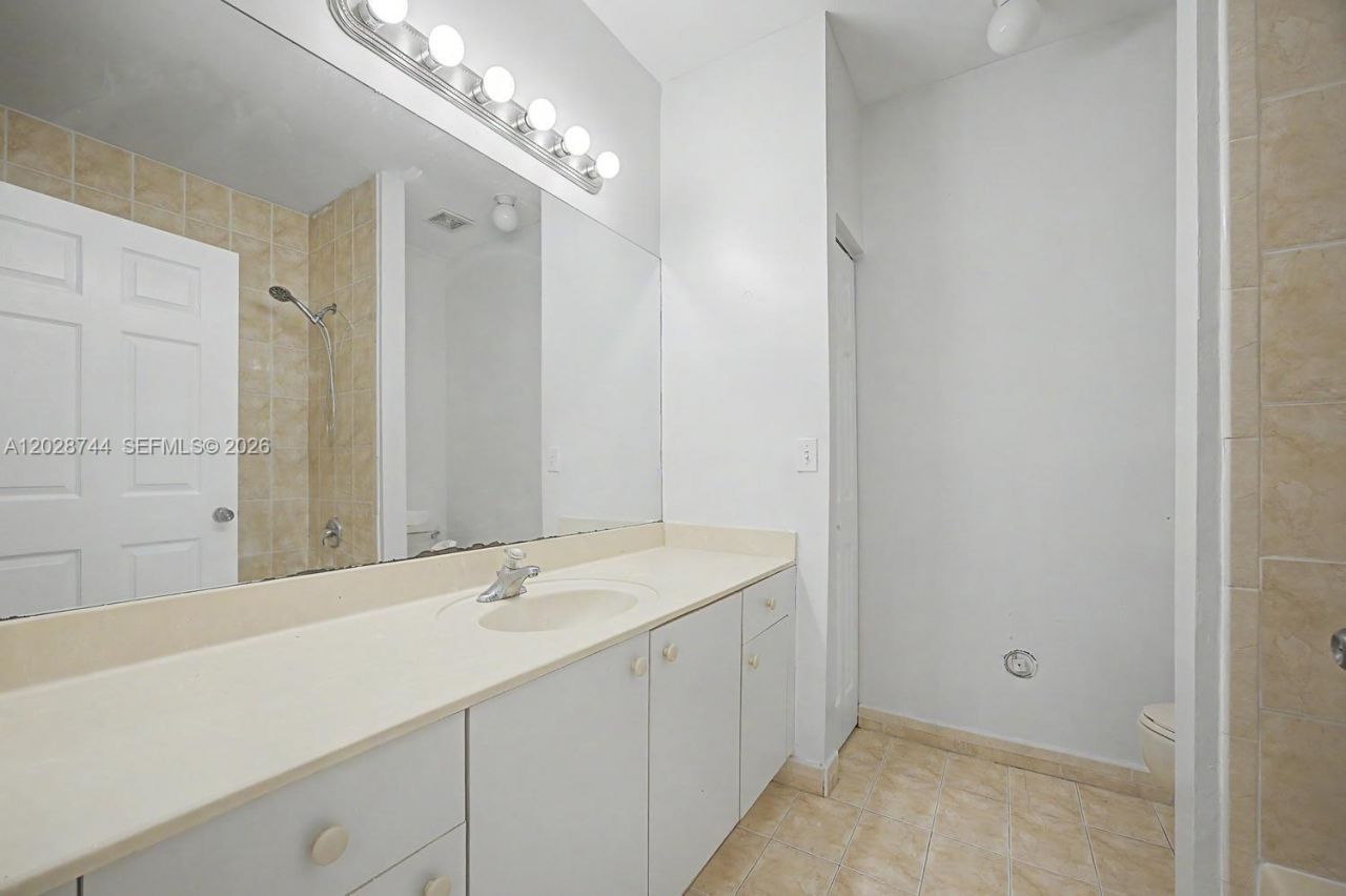 373 NE 26th Pl , Unit 102, Homestead, FL 33033 Photo