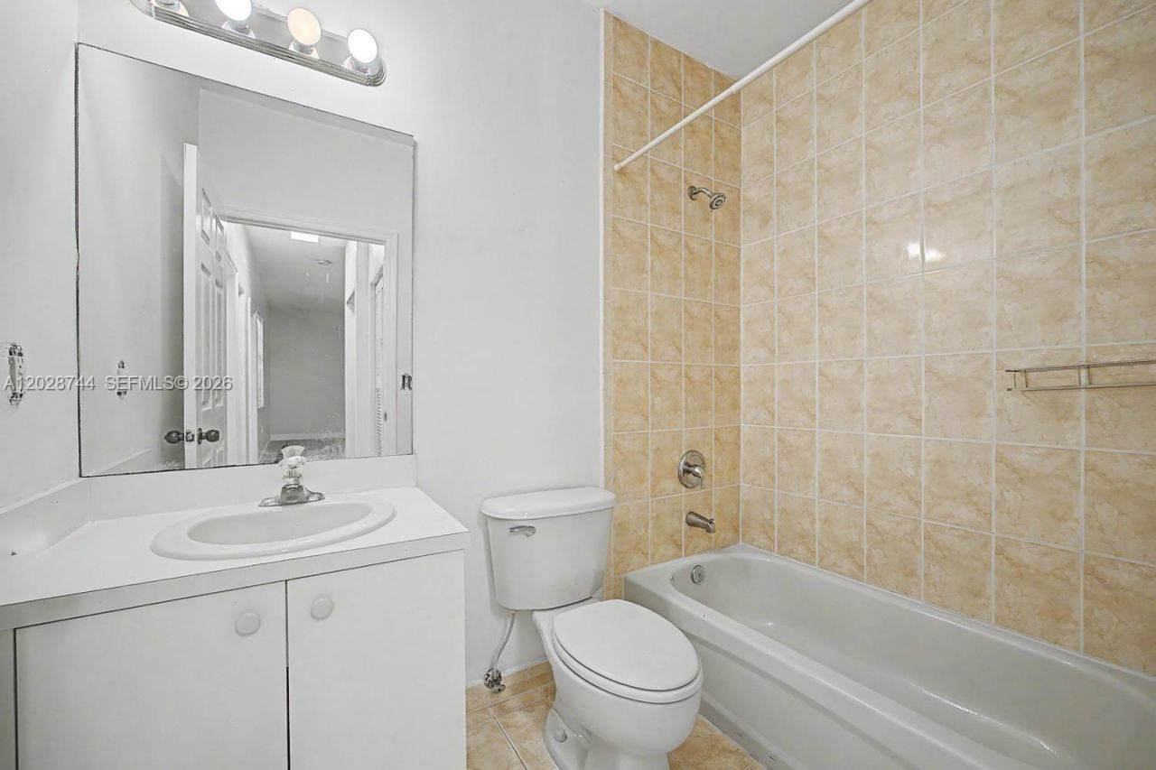 373 NE 26th Pl , Unit 102, Homestead, FL 33033 Photo