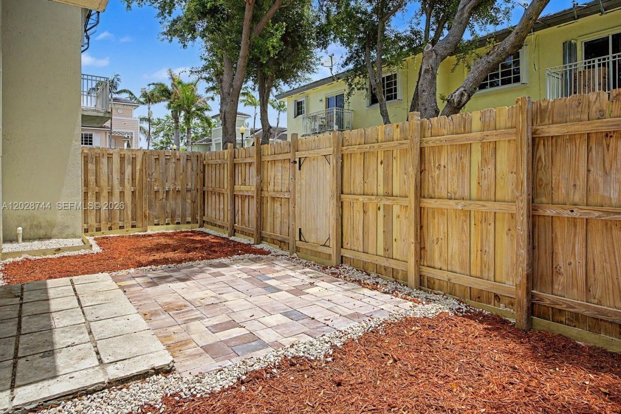 373 NE 26th Pl , Unit 102, Homestead, FL 33033 Photo