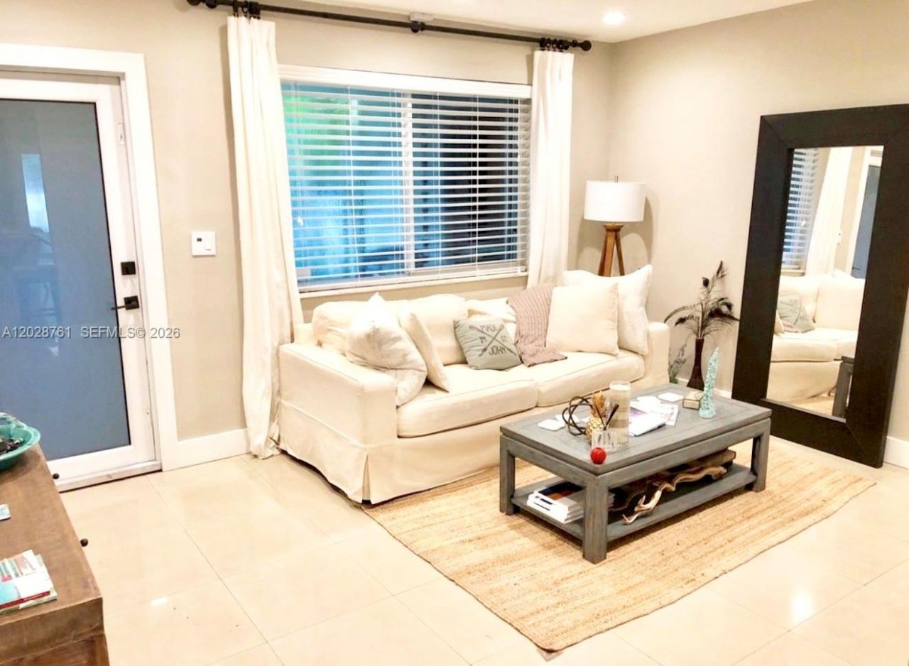 2728 SW 25th Ter, Unit 2728, Miami, FL 33133 Photo