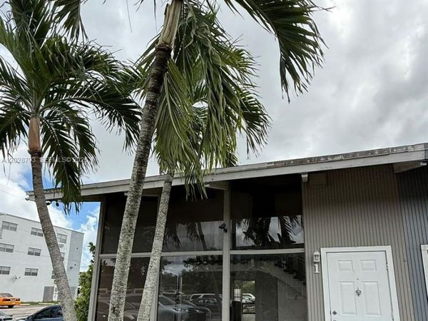 14310 NE 5th Pl , Miami, FL 33161