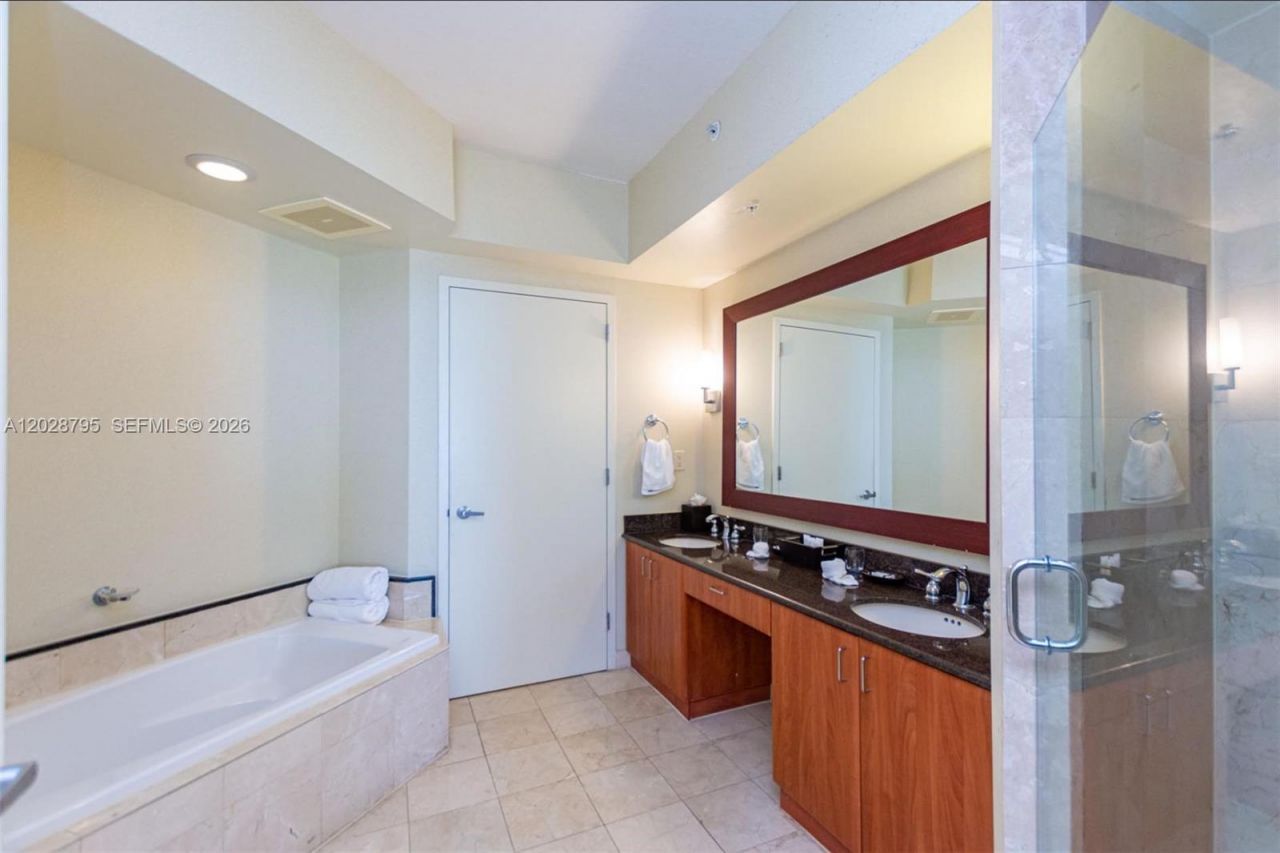 18001 Collins Ave, Unit 1414, Sunny Isles Beach, FL 33160 Photo