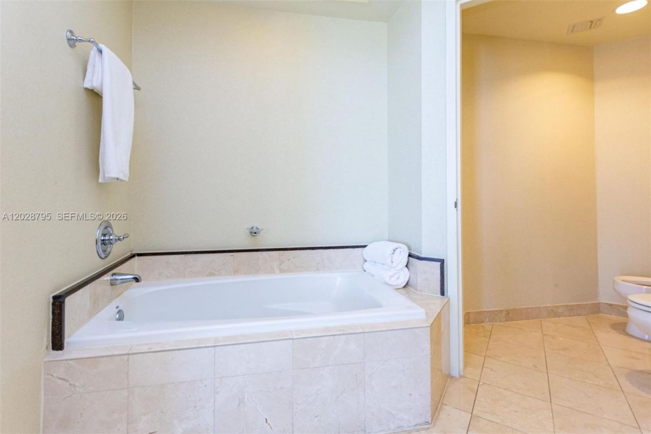 18001 Collins Ave, Unit 1414, Sunny Isles Beach, FL 33160 Photo
