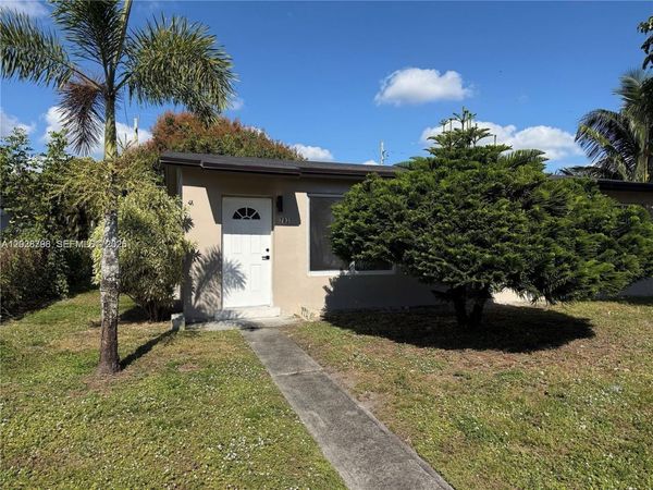 7821 NW 30th St , Davie, FL 33024