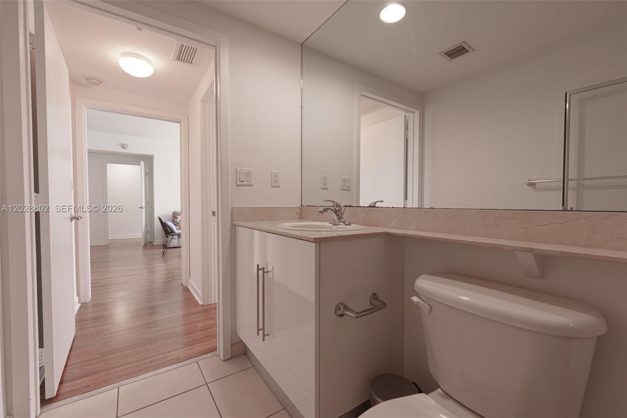 325 S Biscayne Blvd , Unit 821, Miami, FL 33131 Photo
