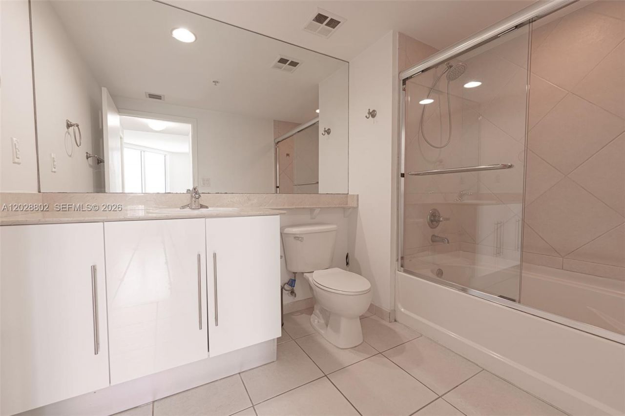 325 S Biscayne Blvd , Unit 821, Miami, FL 33131 Photo
