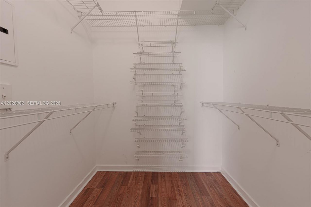 325 S Biscayne Blvd , Unit 821, Miami, FL 33131 Photo
