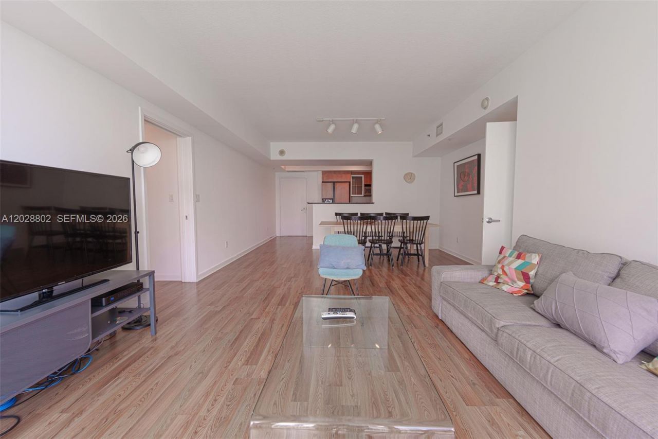 325 S Biscayne Blvd , Unit 821, Miami, FL 33131 Photo