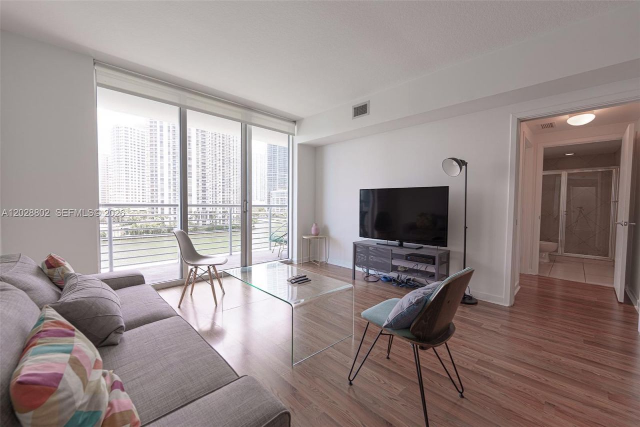 325 S Biscayne Blvd , Unit 821, Miami, FL 33131 Photo