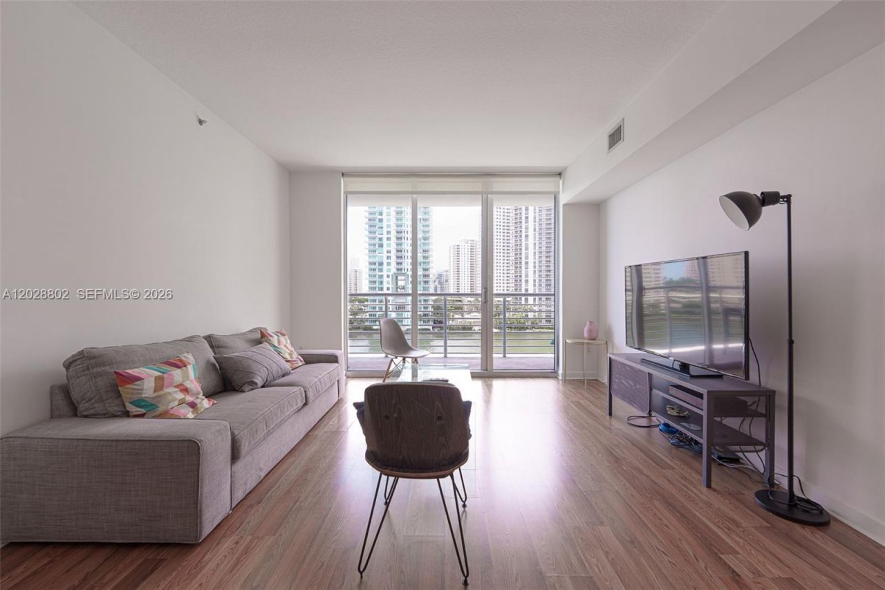 325 S Biscayne Blvd , Unit 821, Miami, FL 33131 Photo