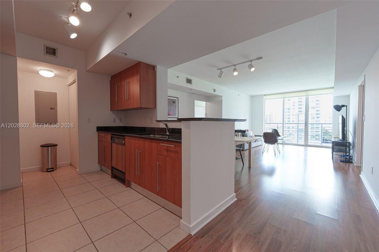 325 S Biscayne Blvd , Unit 821, Miami, FL 33131 Photo