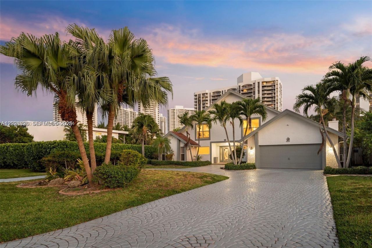 413 Holiday Dr, Hallandale Beach, FL 33009 Photo