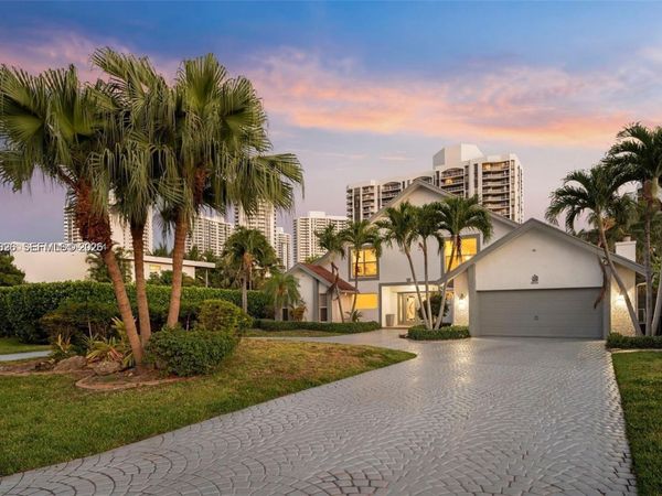 413 Holiday Dr, Hallandale Beach, FL 33009