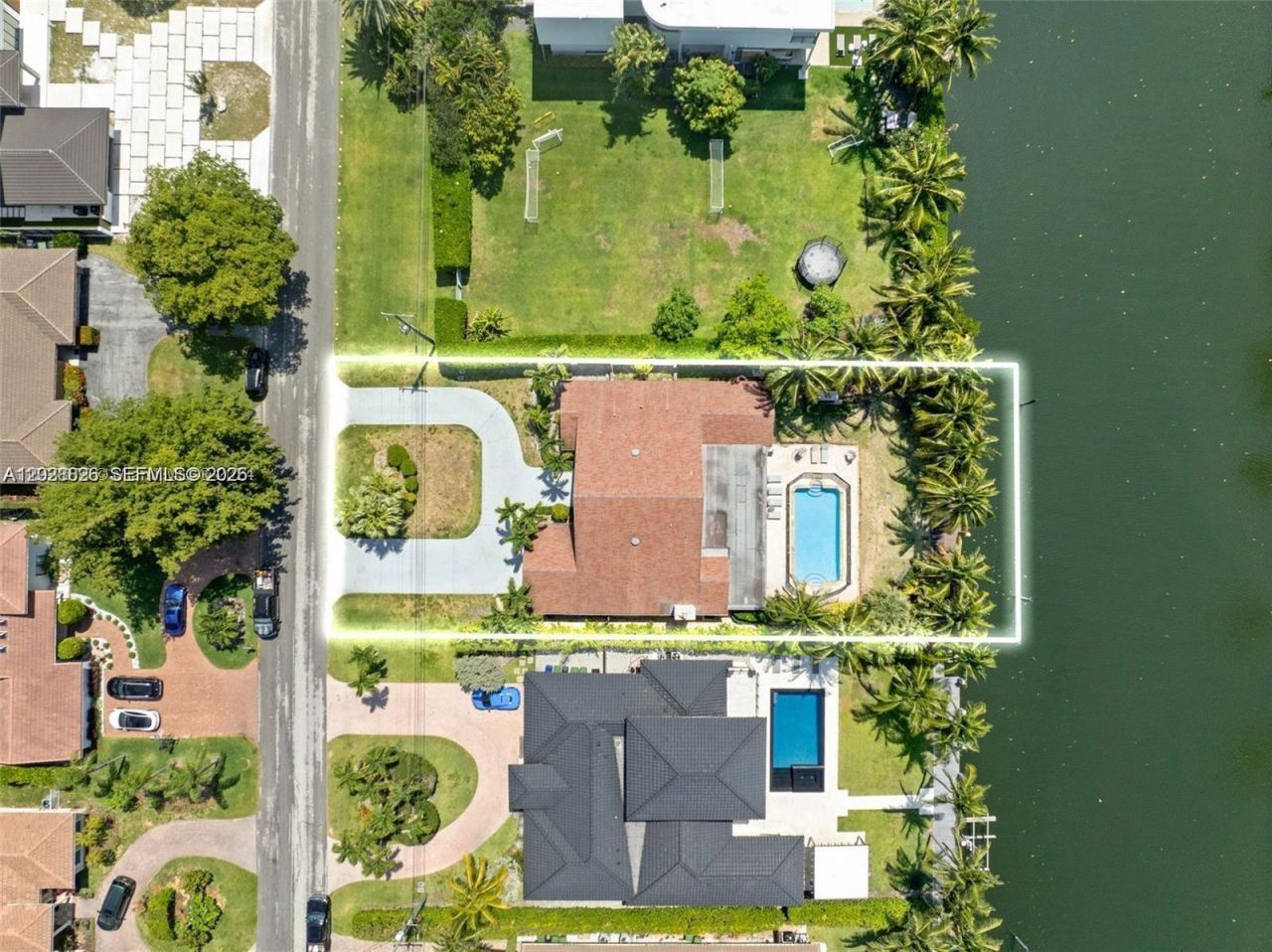 413 Holiday Dr, Hallandale Beach, FL 33009 Photo