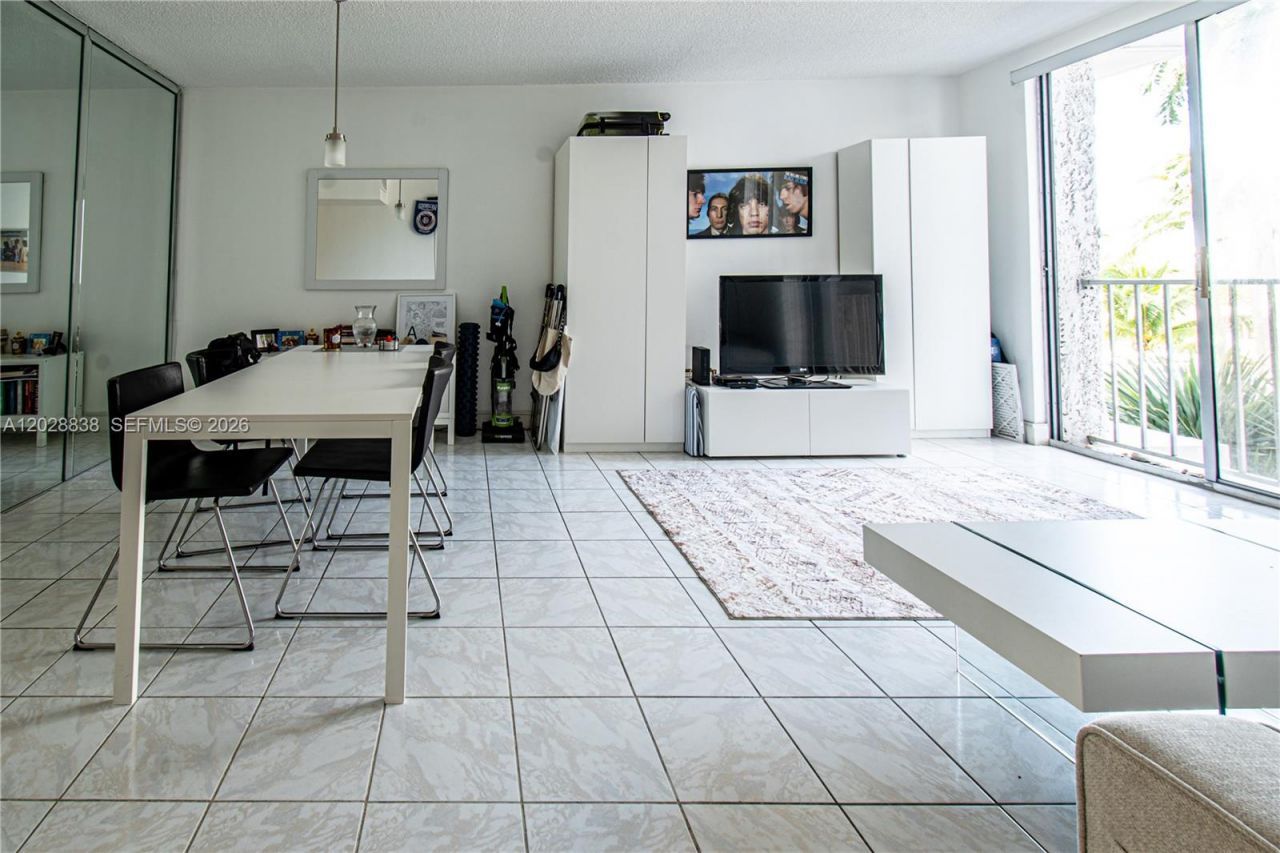 800 West Ave , Unit 414, Miami Beach, FL 33139 Photo