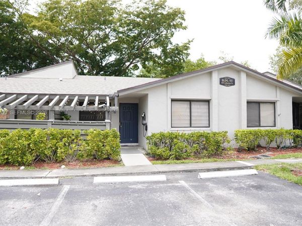 453 Lakeview Dr , Unit 2, Weston, FL 33326
