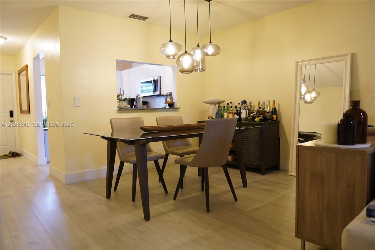453 Lakeview Dr , Unit 2, Weston, FL 33326 Photo