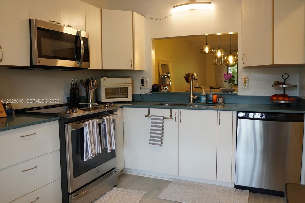 453 Lakeview Dr , Unit 2, Weston, FL 33326 Photo