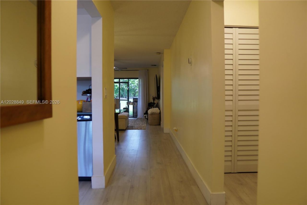 453 Lakeview Dr , Unit 2, Weston, FL 33326 Photo