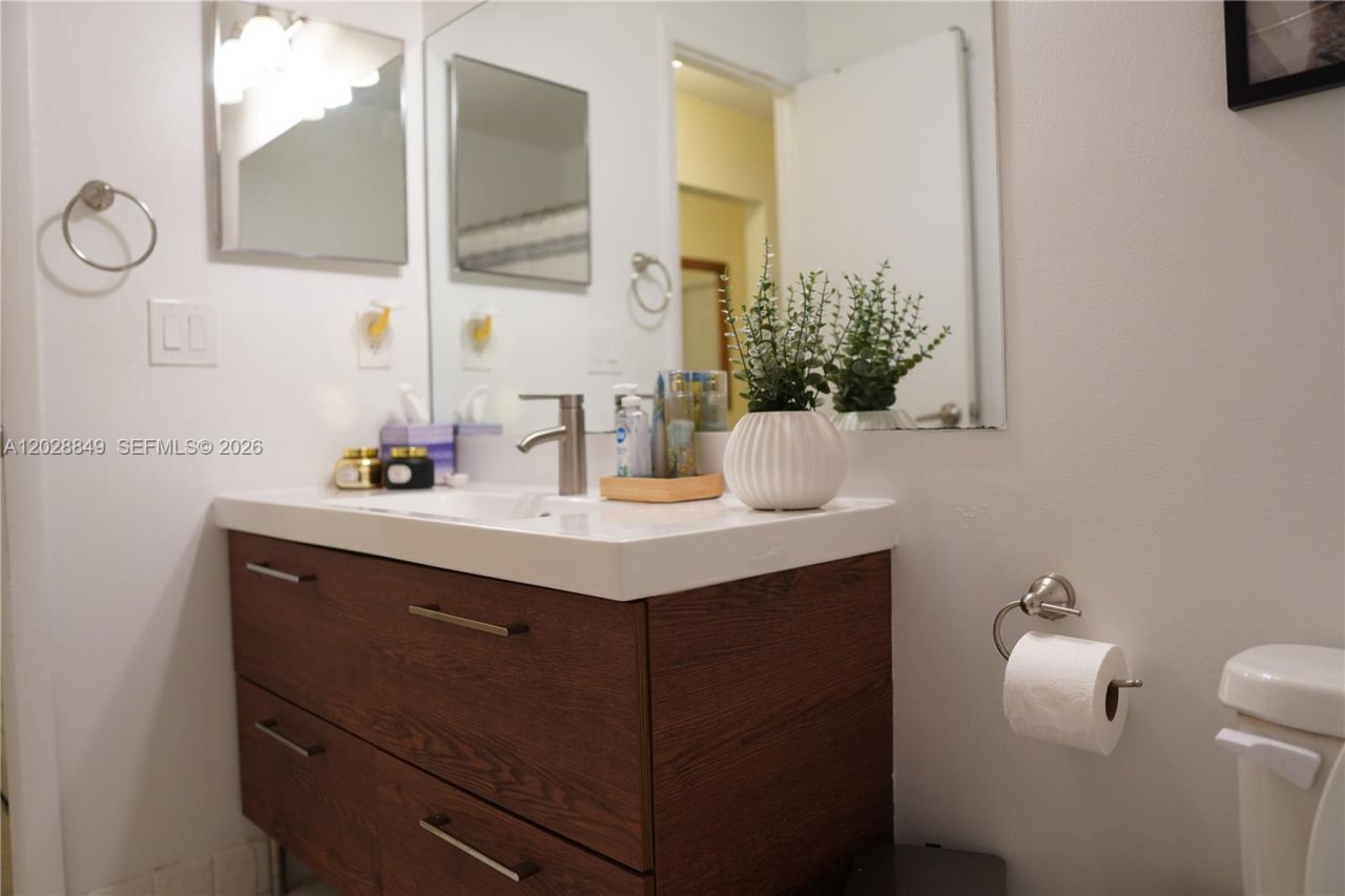 453 Lakeview Dr , Unit 2, Weston, FL 33326 Photo
